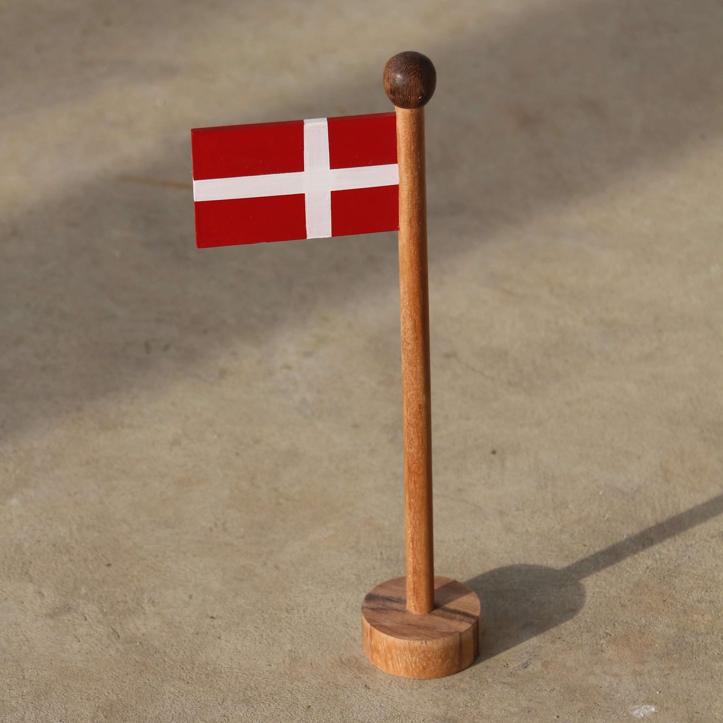 Flag i Ravtræ i Tre Størrelser - Pakke med 7 stk.