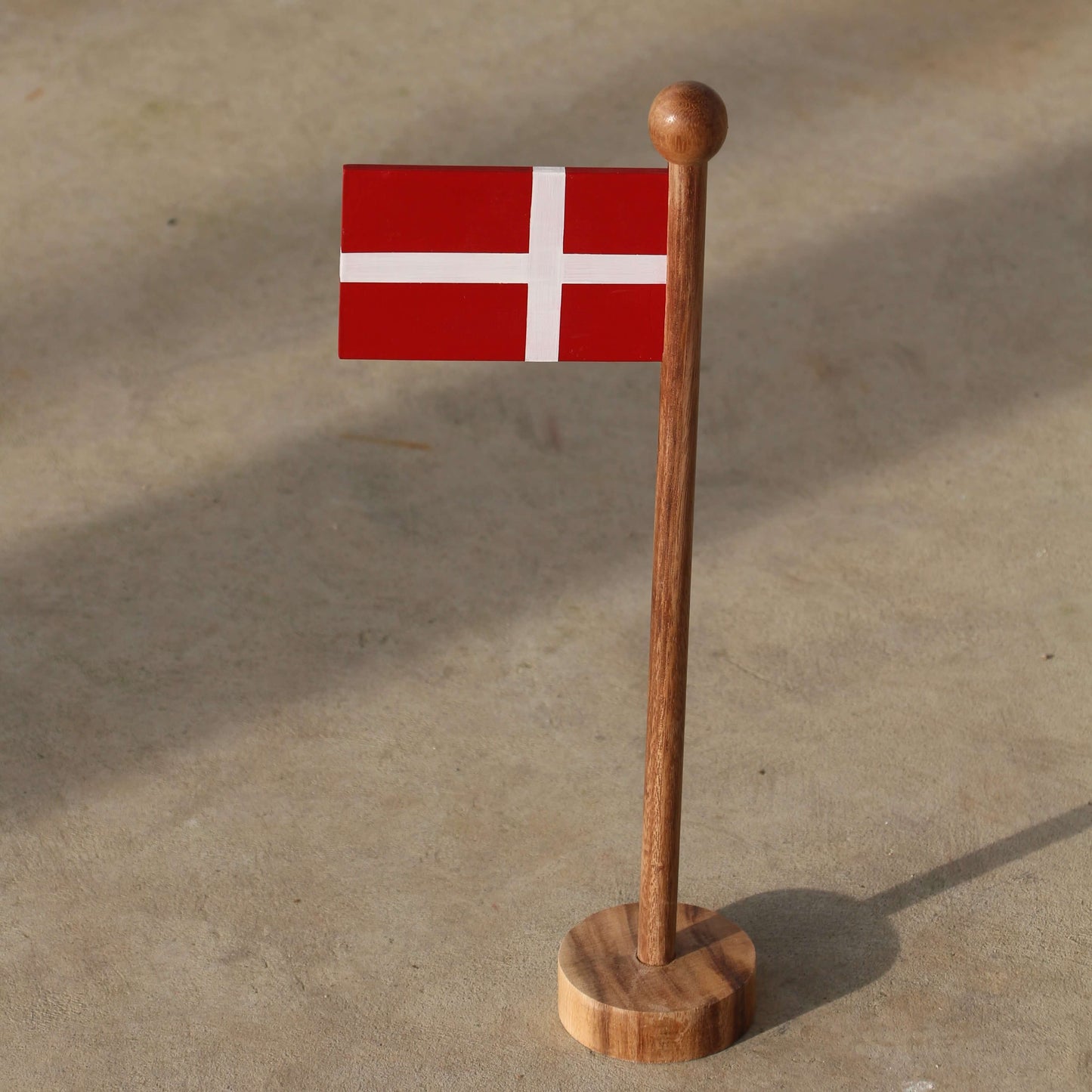 Flag i Ravtræ i Tre Størrelser - Pakke med 7 stk.