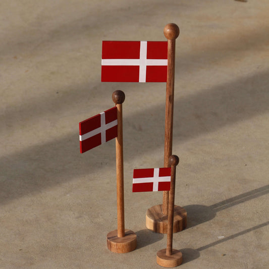 Flag i Ravtræ i Tre Størrelser - Pakke med 7 stk.