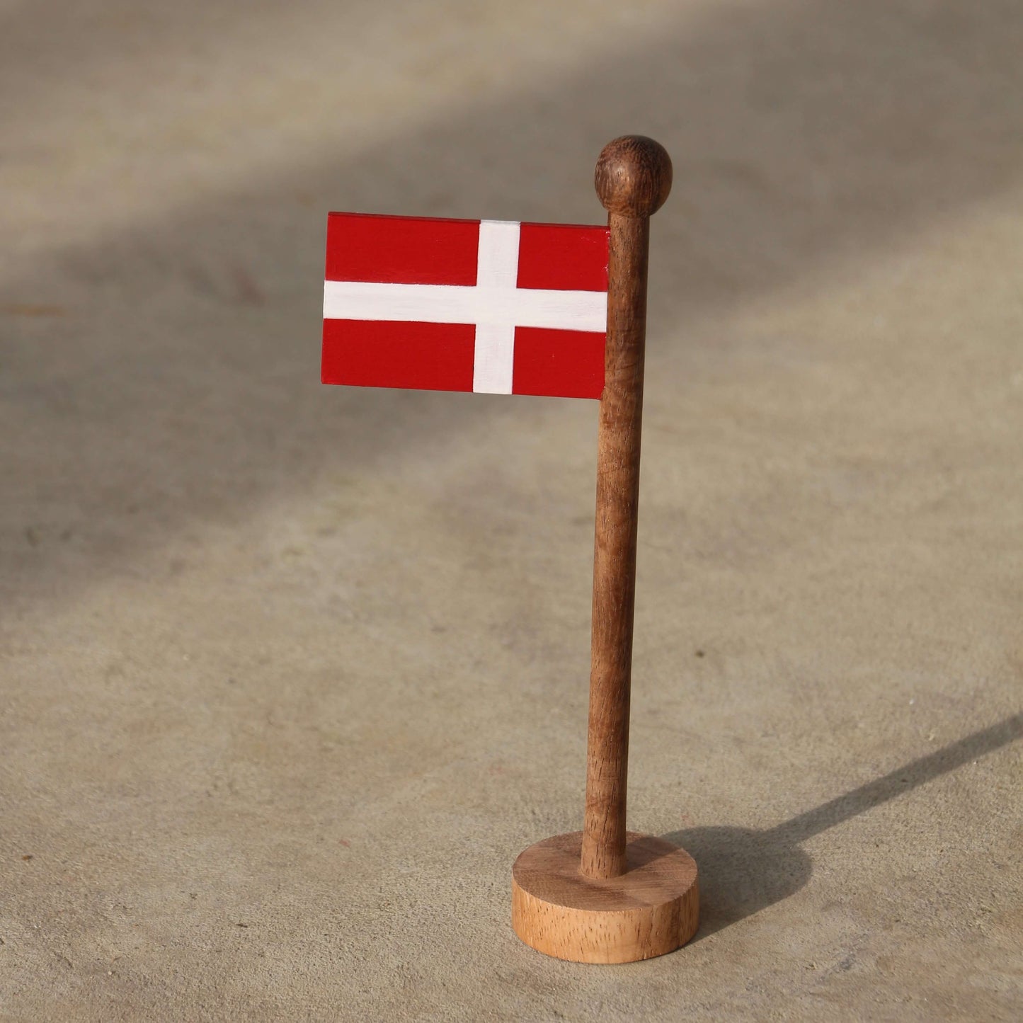 Flag i Ravtræ i Tre Størrelser - Pakke med 7 stk.